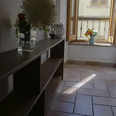 Scappo In Umbria, Nel Vicolo Amelia