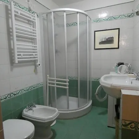 Scappo In Umbria, Nel Vicolo Amelia