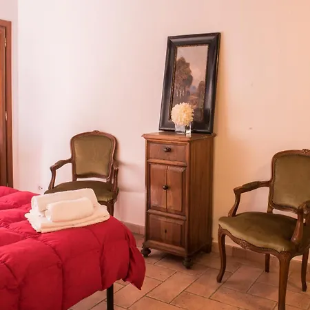 Scappo In Umbria, Nel Vicolo Amelia